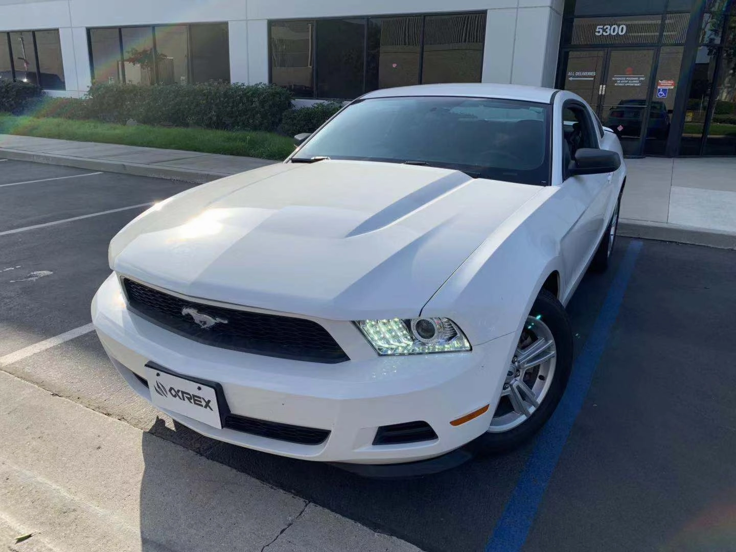 10-12 Ford Mustang LUXX-Series LED Projector Headlights Chrome