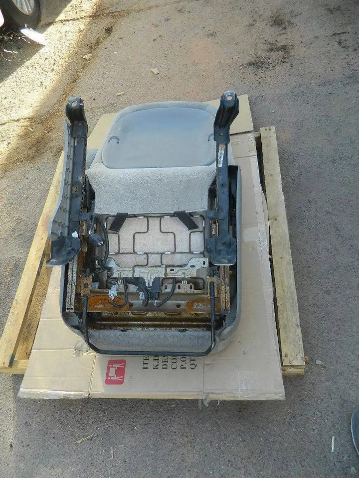 TOYOTA SIENNA FRONT RIGHT PASSENGER SEAT - FABRIC WITHOUT AIRBAG
