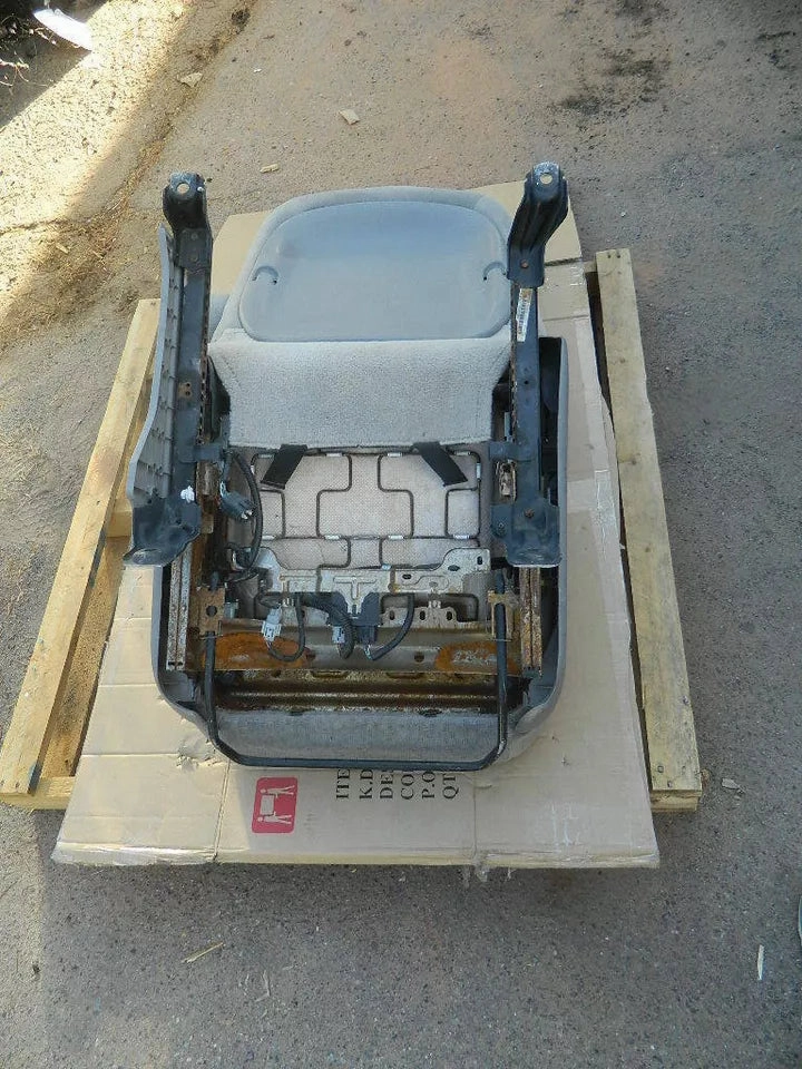 TOYOTA SIENNA FRONT RIGHT PASSENGER SEAT - FABRIC WITHOUT AIRBAG