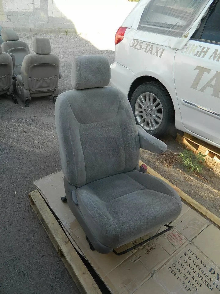TOYOTA SIENNA FRONT RIGHT PASSENGER SEAT - FABRIC WITHOUT AIRBAG